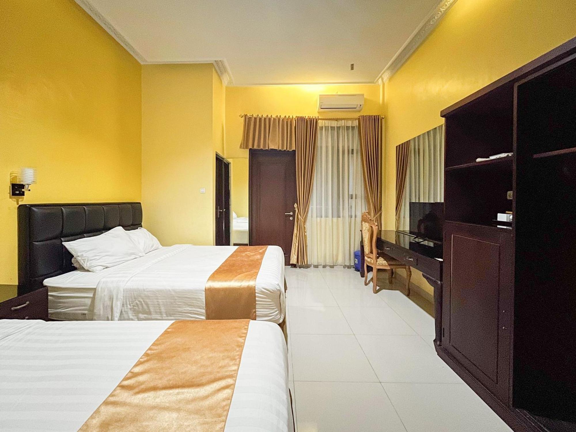 Kartika Hotel Syariah Pacitan Mitra Reddoorz Bagian luar foto