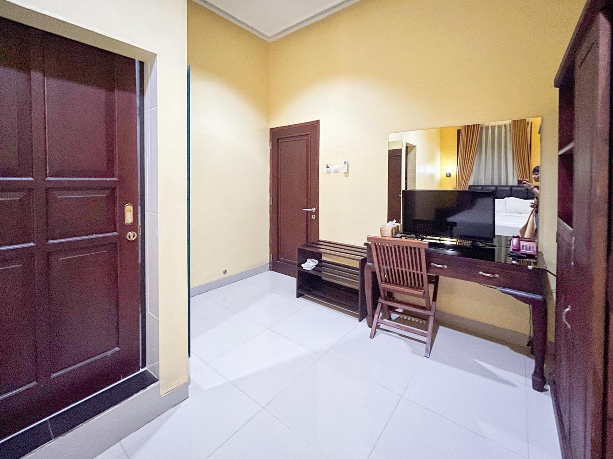 Kartika Hotel Syariah Pacitan Mitra Reddoorz Bagian luar foto