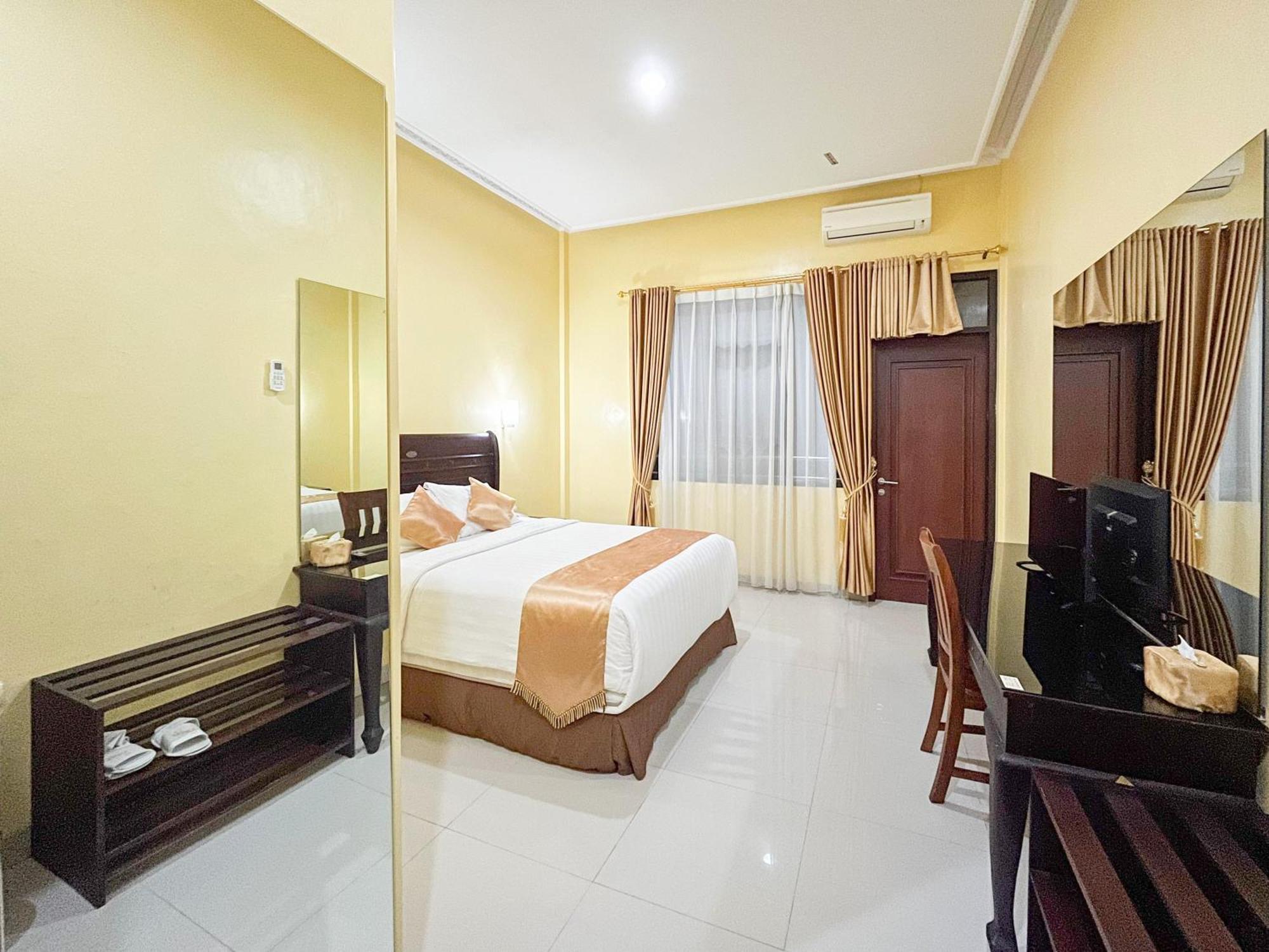 Kartika Hotel Syariah Pacitan Mitra Reddoorz Bagian luar foto