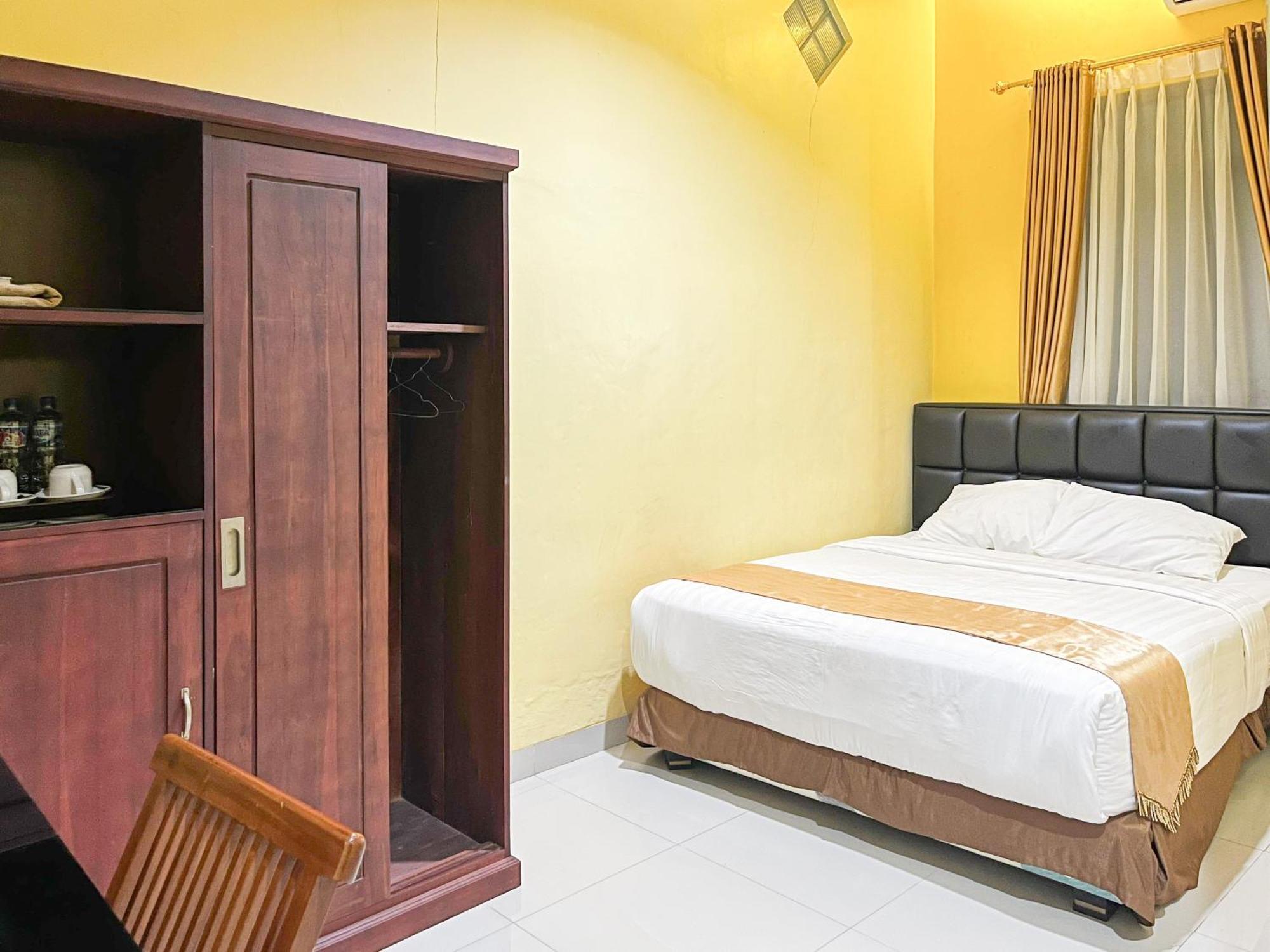Kartika Hotel Syariah Pacitan Mitra Reddoorz Bagian luar foto