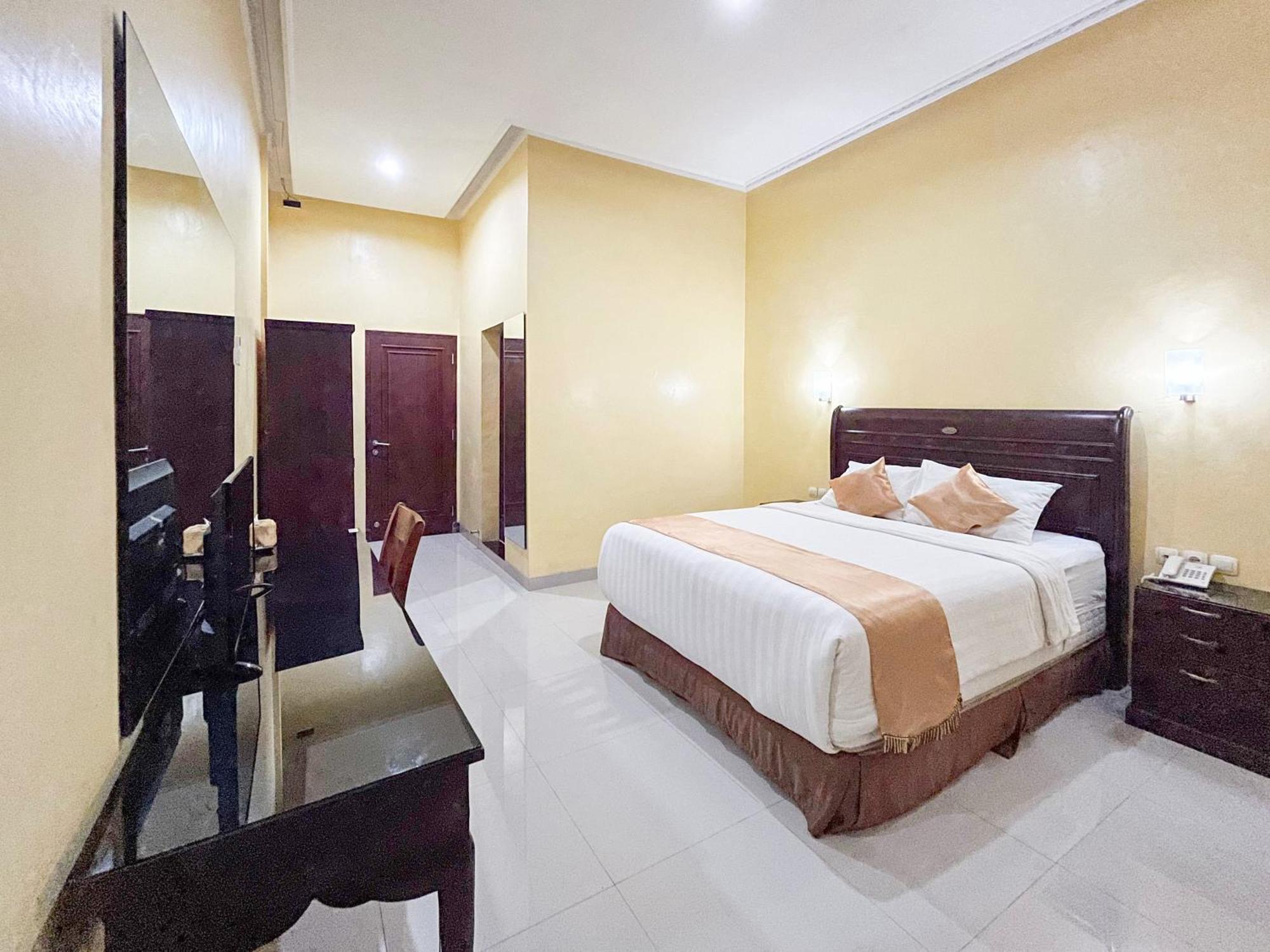 Kartika Hotel Syariah Pacitan Mitra Reddoorz Bagian luar foto