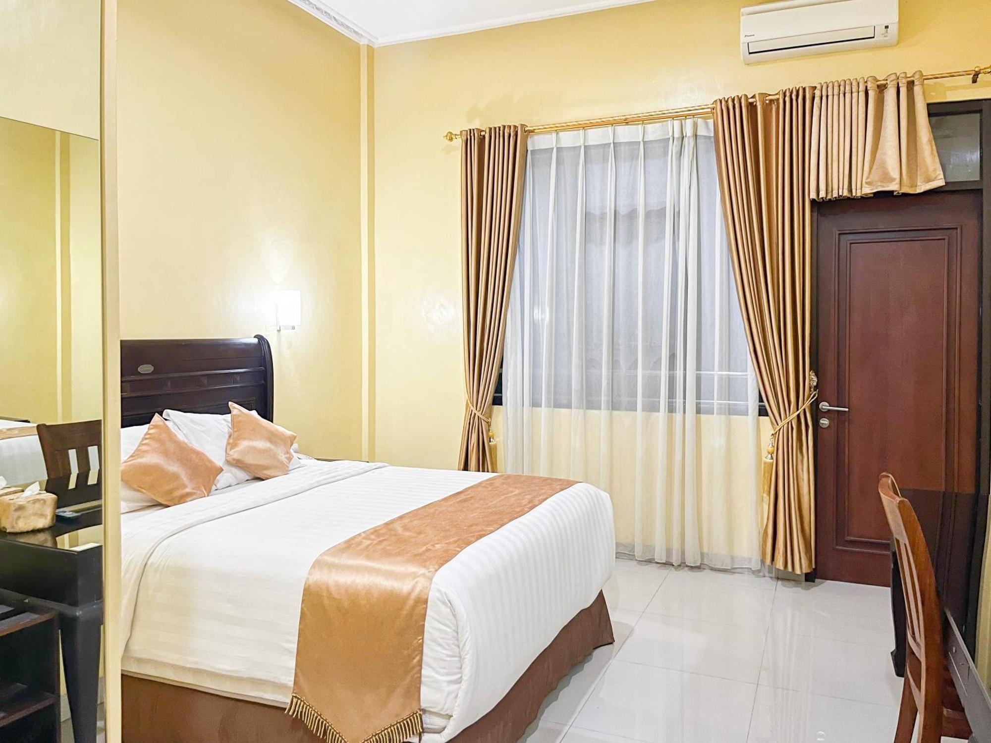 Kartika Hotel Syariah Pacitan Mitra Reddoorz Bagian luar foto