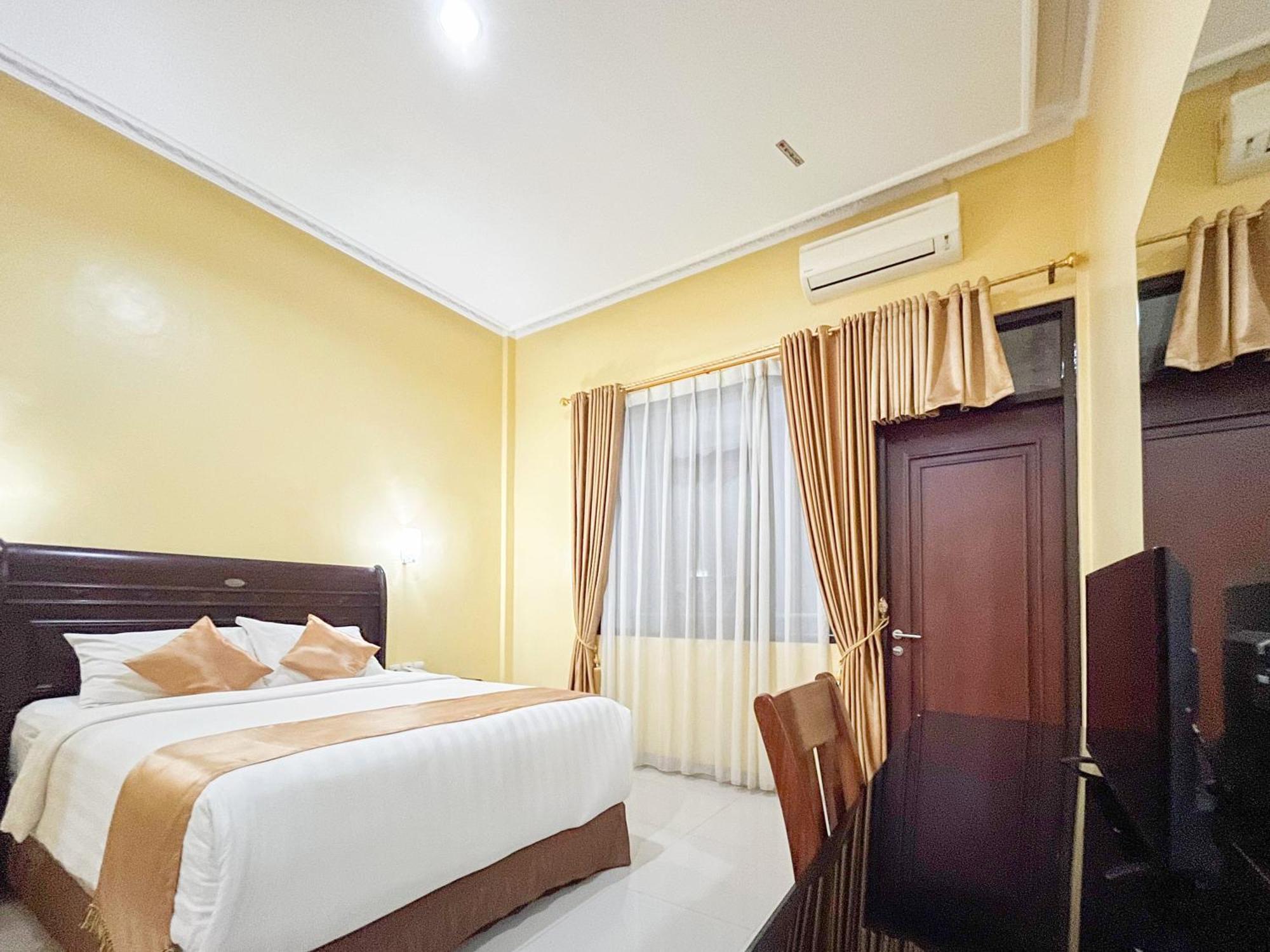 Kartika Hotel Syariah Pacitan Mitra Reddoorz Bagian luar foto