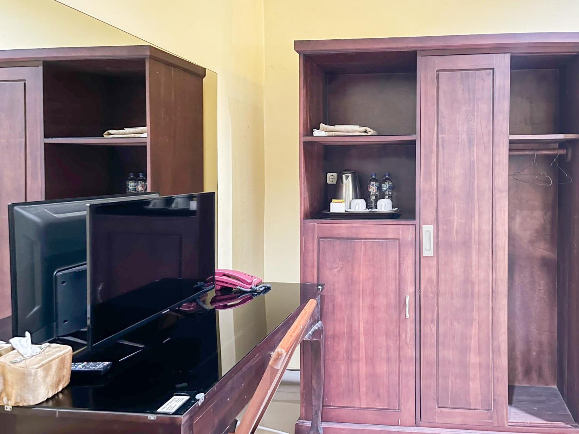Kartika Hotel Syariah Pacitan Mitra Reddoorz Bagian luar foto