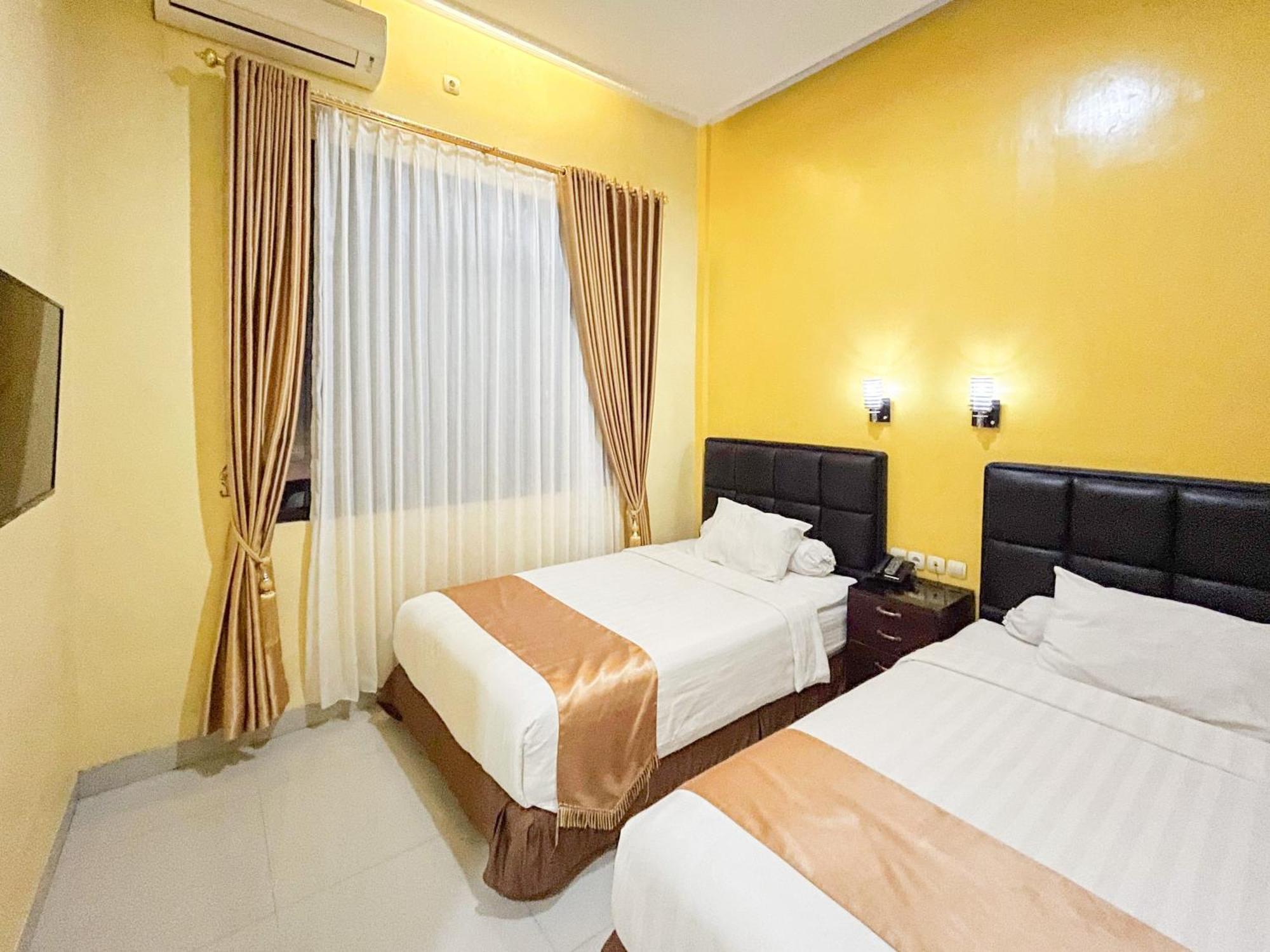 Kartika Hotel Syariah Pacitan Mitra Reddoorz Bagian luar foto