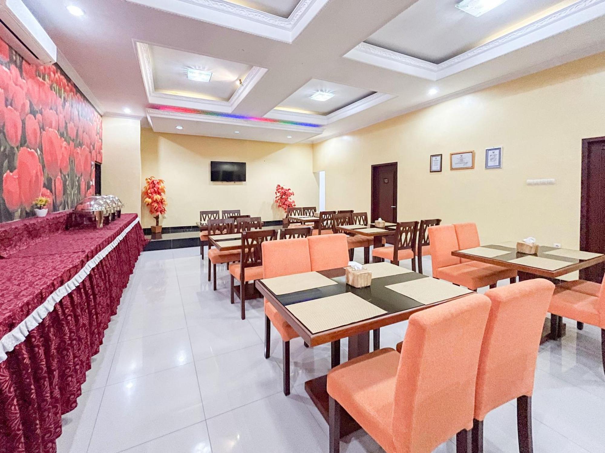 Kartika Hotel Syariah Pacitan Mitra Reddoorz Bagian luar foto