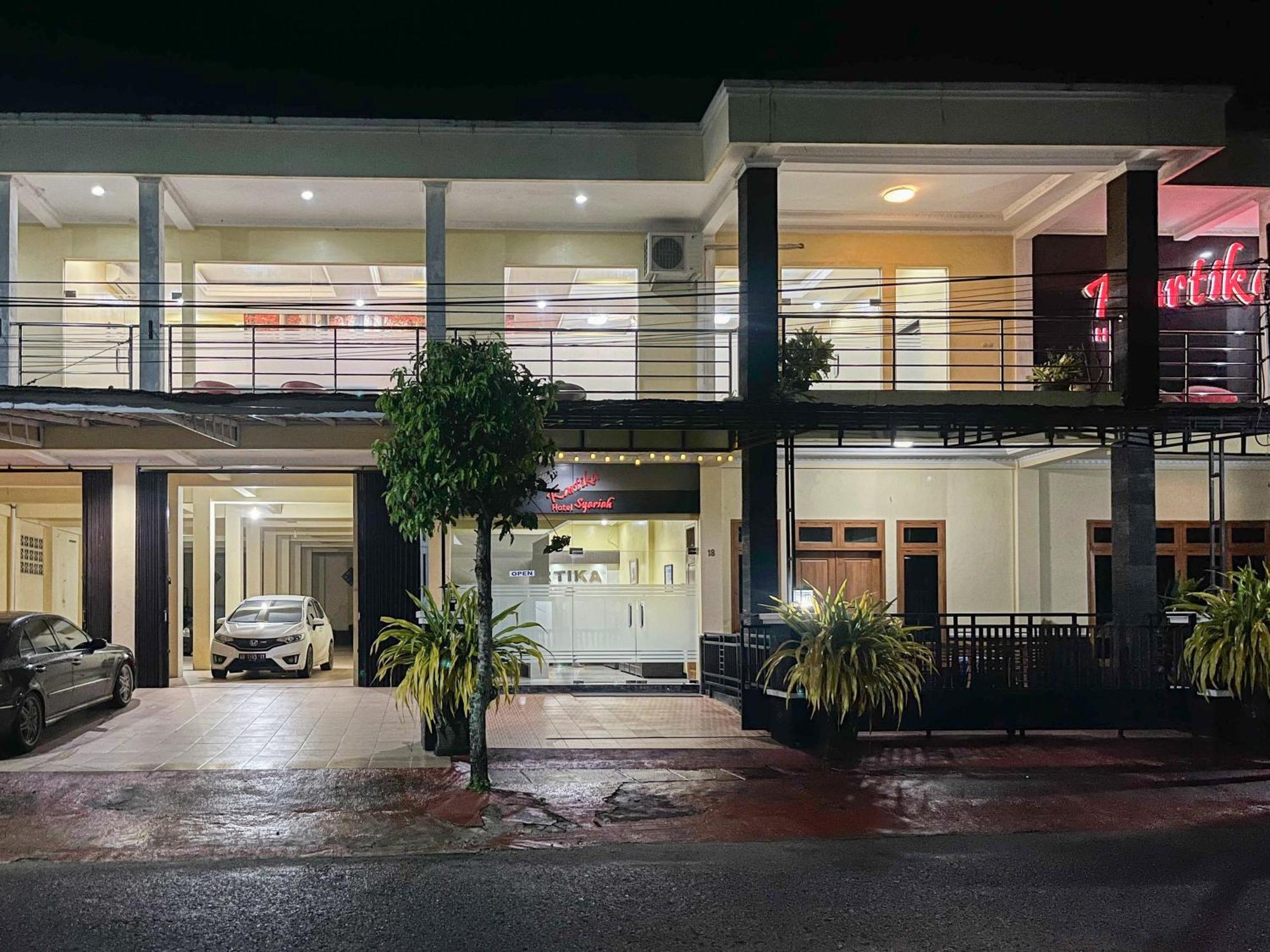 Kartika Hotel Syariah Pacitan Mitra Reddoorz Bagian luar foto