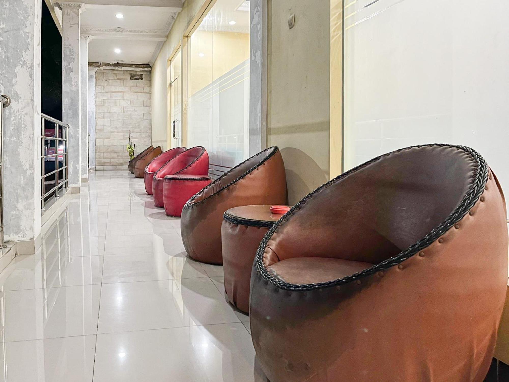 Kartika Hotel Syariah Pacitan Mitra Reddoorz Bagian luar foto