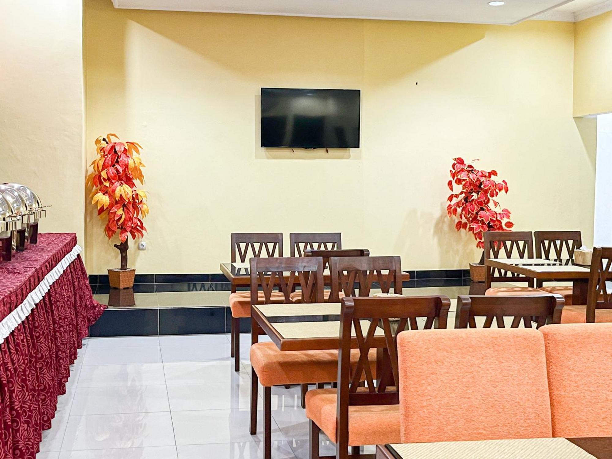 Kartika Hotel Syariah Pacitan Mitra Reddoorz Bagian luar foto