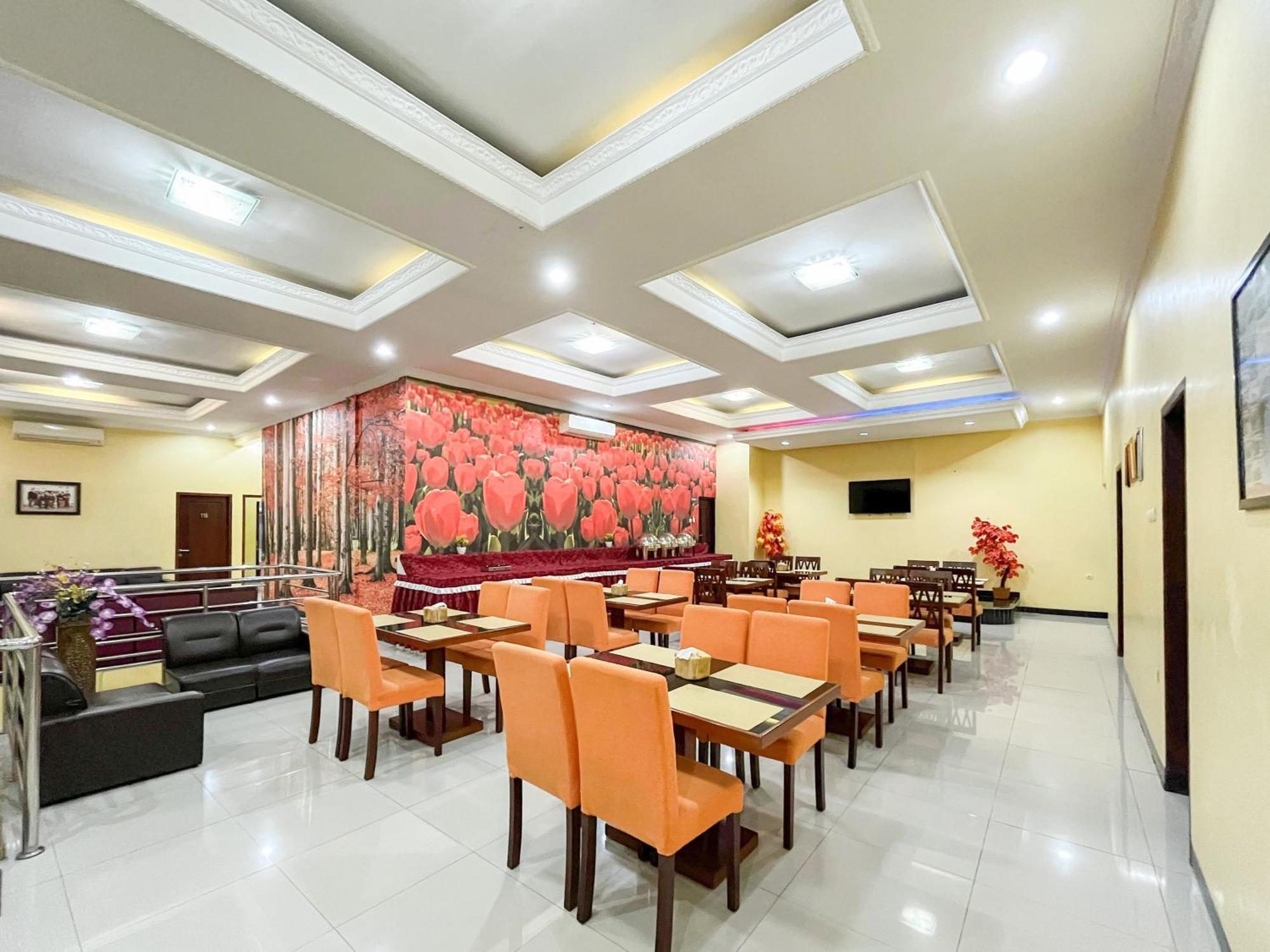 Kartika Hotel Syariah Pacitan Mitra Reddoorz Bagian luar foto