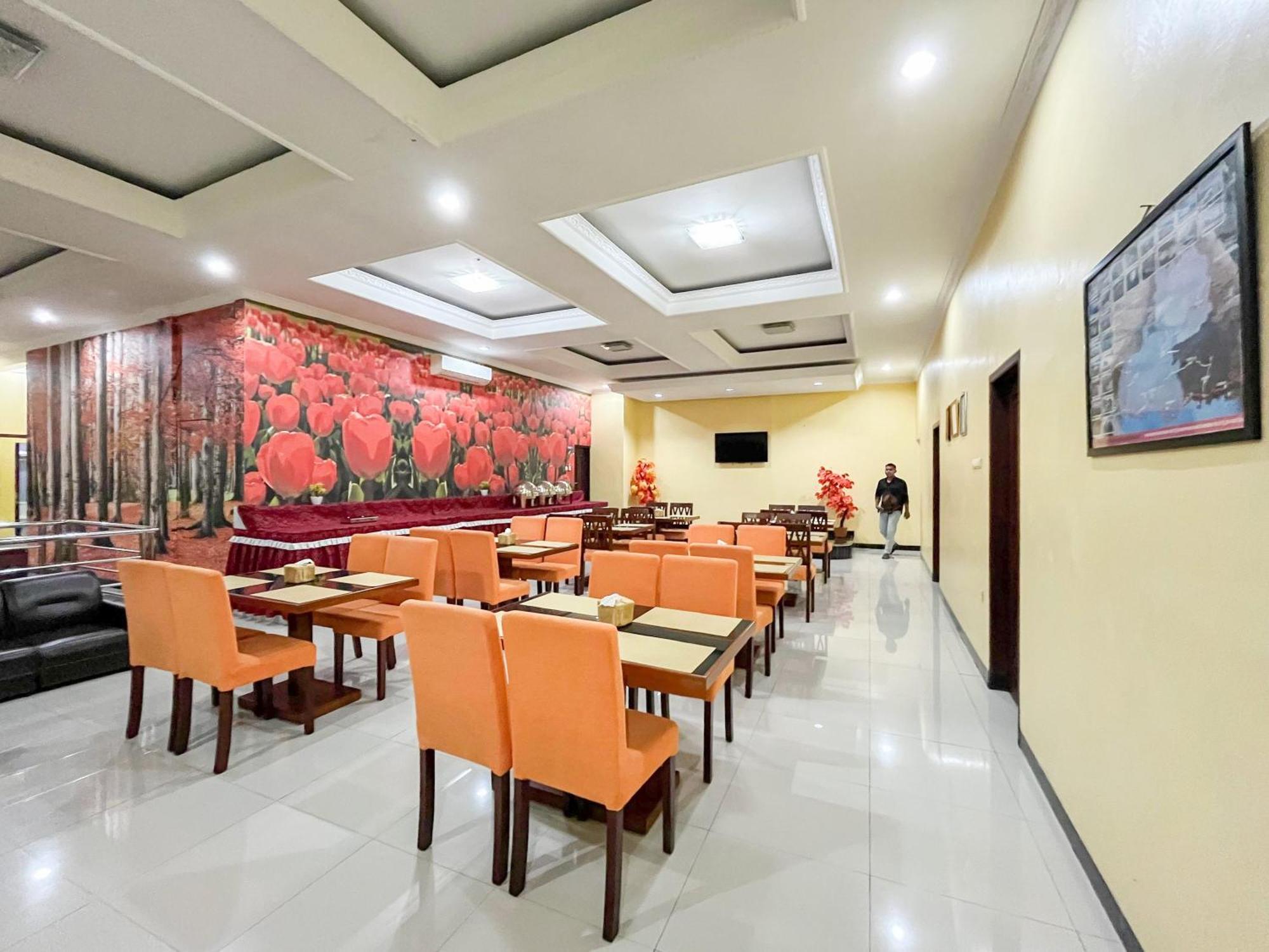 Kartika Hotel Syariah Pacitan Mitra Reddoorz Bagian luar foto